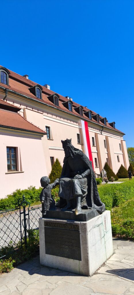 Niepołomice z południowym fragmentem szlaku orlich gniazd